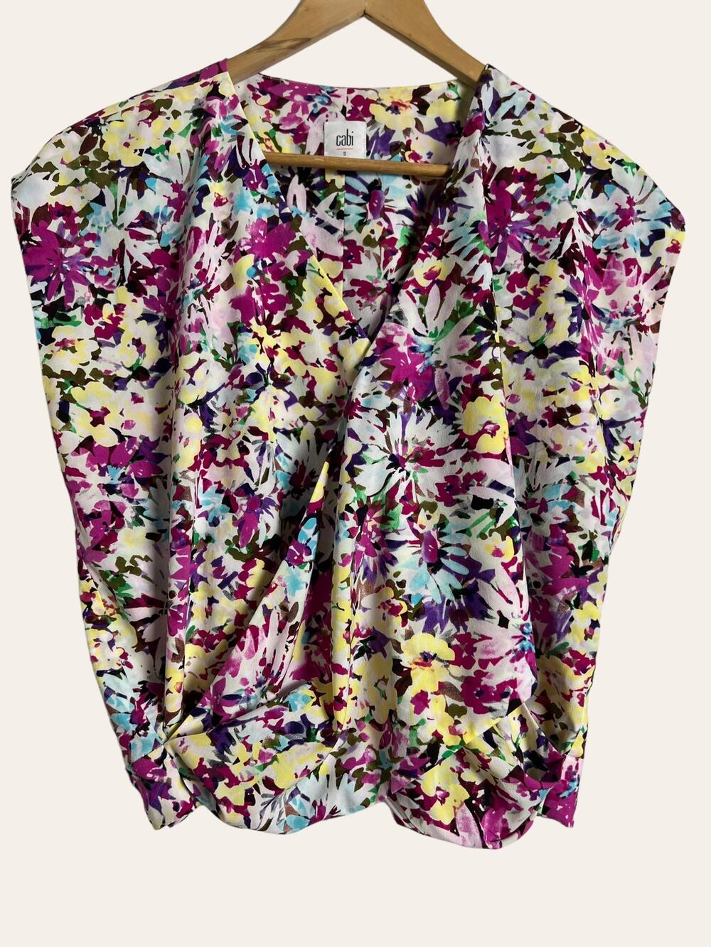 CAbi Eden Multicolor Floral Print Short Sleeve Faux Wrap V-Neck Top Size Small